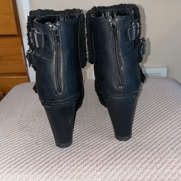 Unionbay size 10 (fits like a 9) black faux fleece wedge heeled booties - Picture 6 of 7